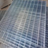La passerelle solides solubles de sécurité a crénelé la largeur en acier de la grille 600-1250mm de plancher discordant en acier