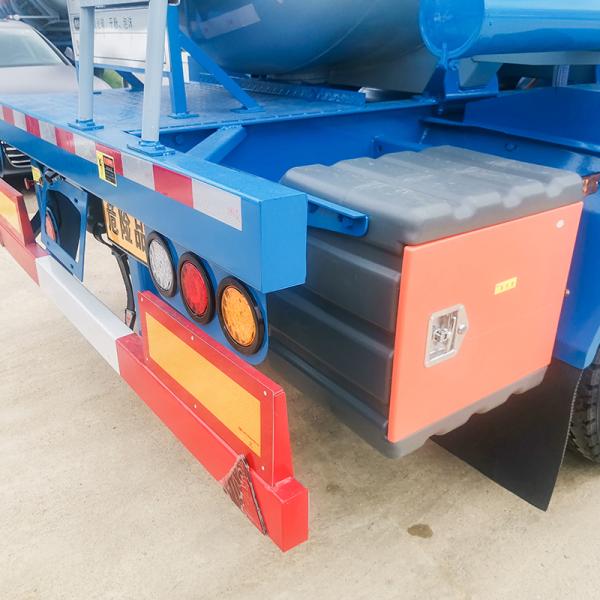 3 axles Large Tank Semi Trailer For Dangerous Chemical Liquid Transport 32T Max Payload