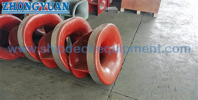Bulwark-Mounted Closed Chock for Ship Mooring and Towing | ISO 13729 Type B Cast Steel Rope Guide