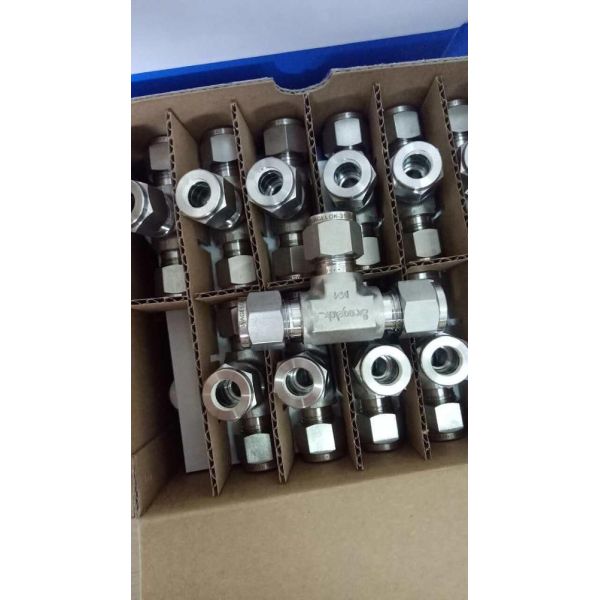 Заварка гнезда B366 Inconel 625 тройника нержавеющей стали продетая нитку нержавеющей сталью