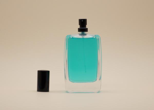 Garrafa cosmética do pulverizador do retângulo com o pulverizador preto matte do perfume do friso