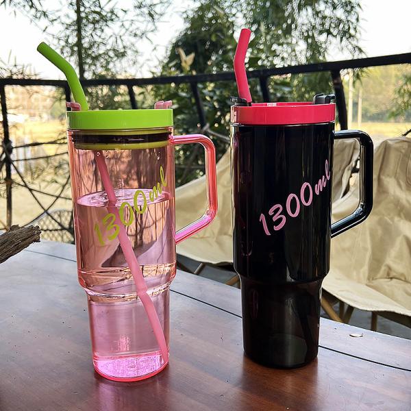 カスタマイズされたロゴ 40オンス ハンドルストロー付きプラスチック水瓶 1200ml 大容量プラスチック再利用水瓶 密閉した二重壁付きセーフ