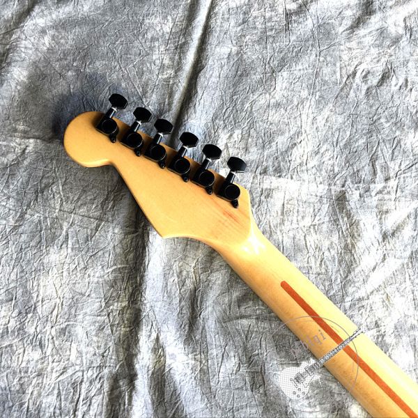 2020 New Electric Guitar Red Heart and Letters White Body Vibrato System Black Hardware Customized All Colors Logo Custo