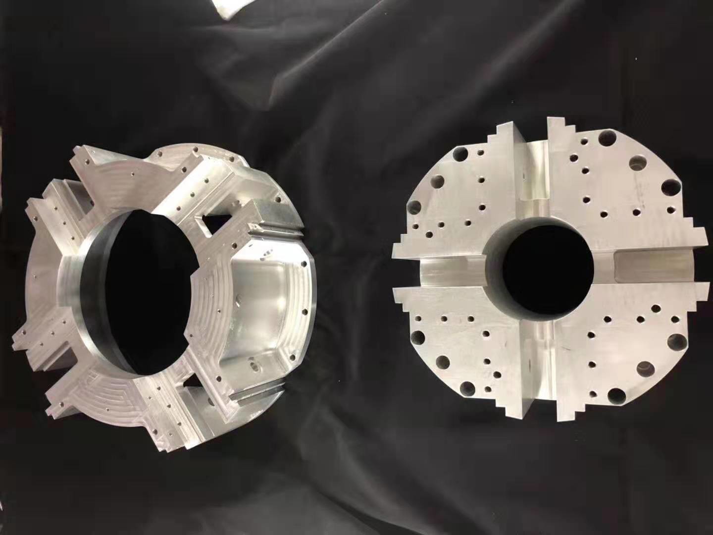 Прототип металла частей CNC изготовленной на заказ точности оси OEM 5 подвергая механической обработке