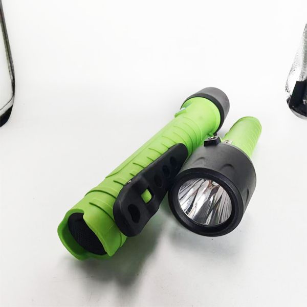 3200mAh Lightweight Rechargeable Flashlight 3W Waterproof Led Industrial Torch