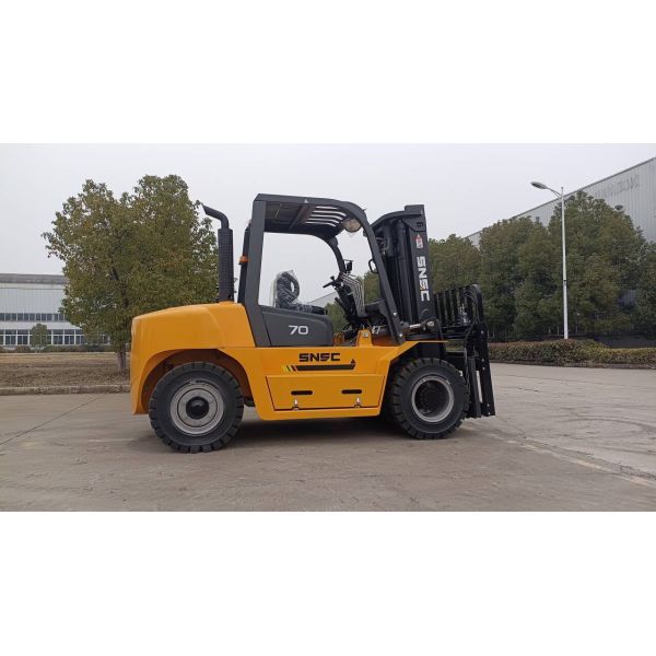 7 Ton Load Capacity Diesel Forklift with Automatic Transmission and Reinforced Mast