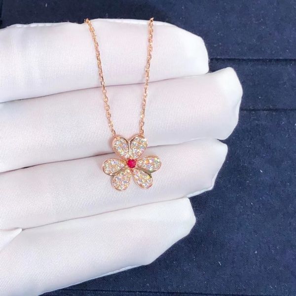 Fantastic Van Cleef & Arpels 18k Gold Frivole Pendant Mini Model Vs Natural Diamonds