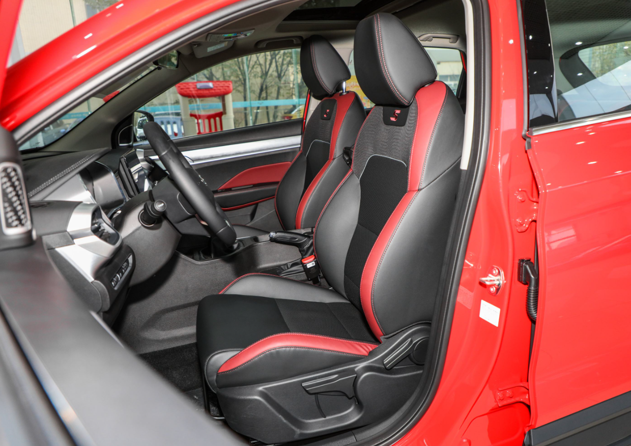 Бензин 6 Gears Geely Vehicle Geely Binyue 2021 1.4T MT Золотая версия
