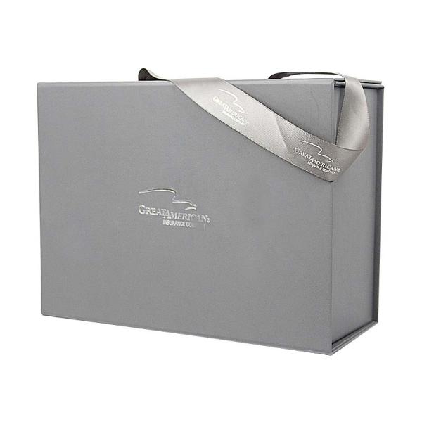 Folha feita sob encomenda de dobramento de prata luxuosa da caixa de presente que carimba Logo With Ribbon Handle