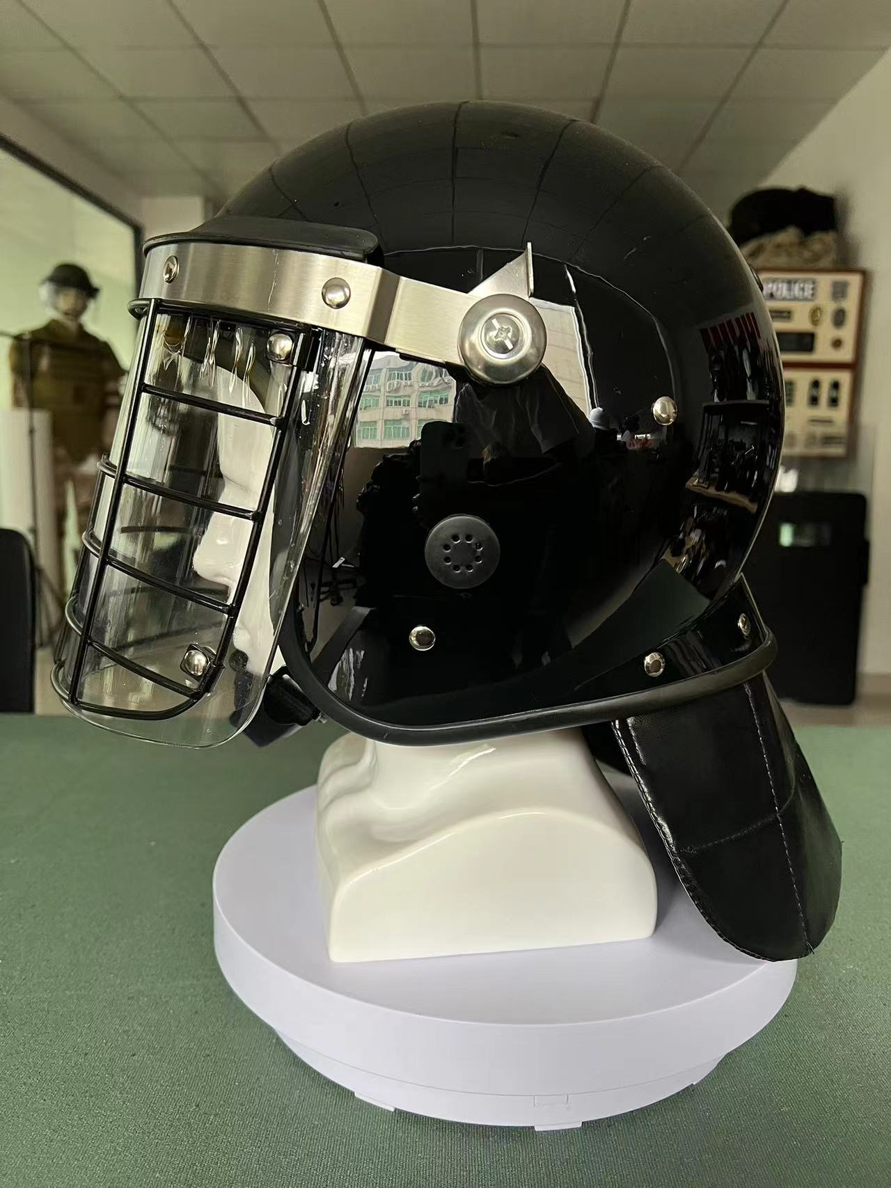 Full Face Protection Gear Equipment Helmet for Riot Officers with Visor Protective Riot Helmet Visor
