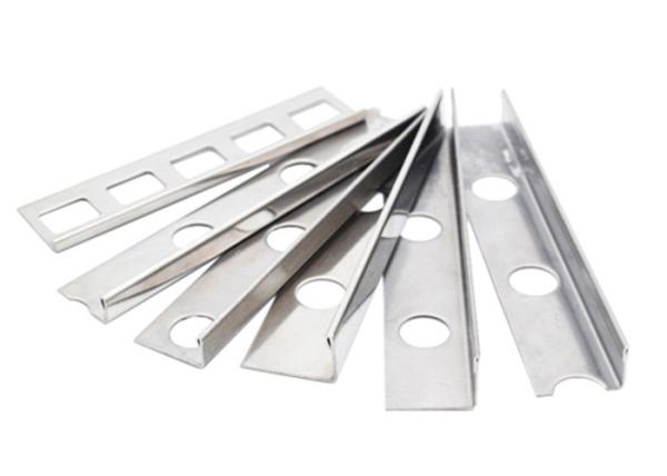 Straight Edge Stainless Steel Tile Trim 10*2500mm 8k Mirror Finish Triangle Puching Hole