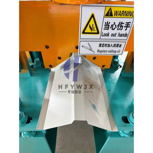 High Efficiency PLC Control 16-Row Molding Ridge Tile Machine for Metal Roof Cap Roll Forming Line