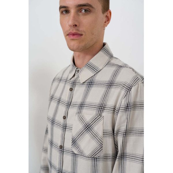 Men's Classic Plaid Button-Down Shirt with Comfortable Fit and Durable Material
