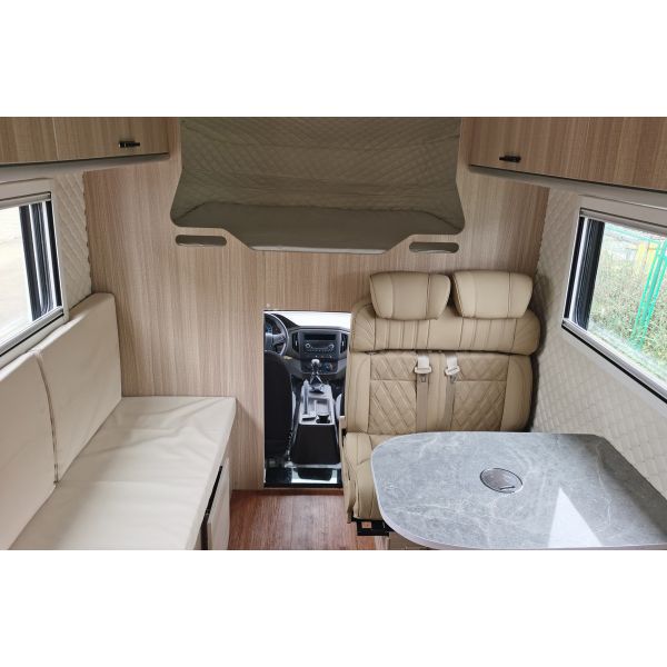Box Truck Container Wuling Motor Home Car 5.8 Meters With Toilet Comfortable Bed And Sofa