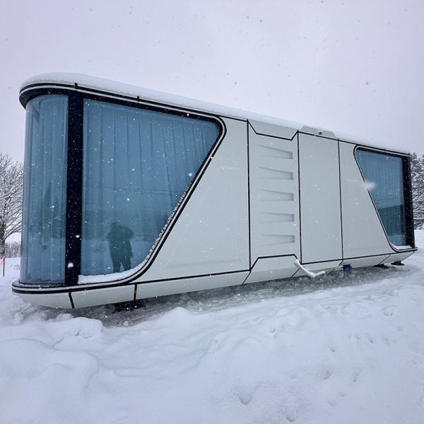 Compact Waterproof Space Cabin Villa Luxury Hotel Vacation Villa With Balcony And Living Room