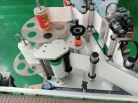 Machine d'étiquetage automatique polyvalente pour les bouteilles en verre et en plastique de 20 à 1500 ml avec codage au ruban de carbone