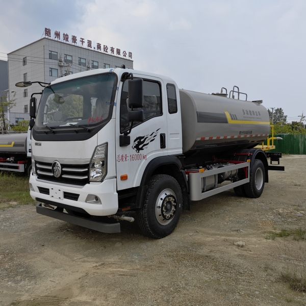 2024 12000L Water Tank Truck With 3950mm Wheelbase Chassis 4X2 Drive Form 12 CBM Sprinkler Truck Full Range 190KM