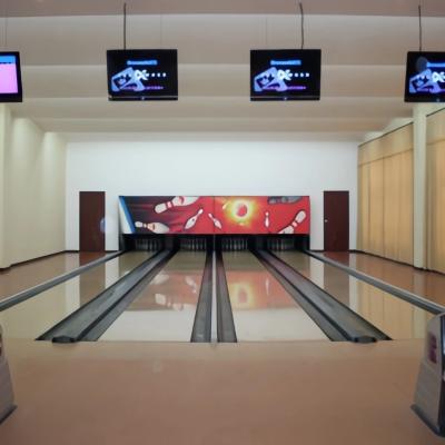 Equipamento de bowling com bola de bowling e fácil de usar