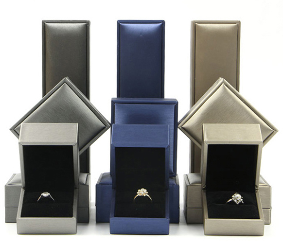 Напечатанный логотип на заказ небольшие упаковочные коробки Бумажные кольца Ожерелье Банкет Ювелирные изделия Подарочные коробки