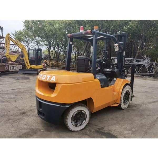 5000kg Toyota 7f50 Forklift Truck with 3 Mast and 6000mm Lifting Height in Shanghai