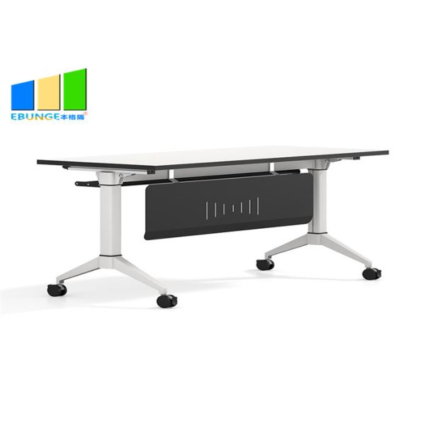 Таблица и стулья комнаты офиса конференции современные складные тренируя