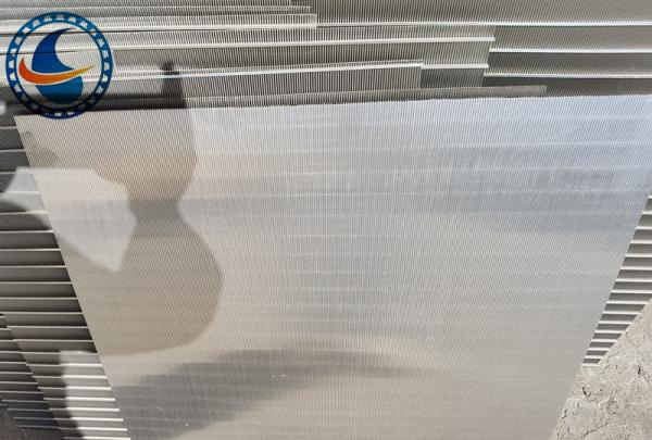 620 mm de largeur en acier inoxydable AISI 316L Plaques d'écran en fil de fer à cuillère avec surface de lavage à l'acide