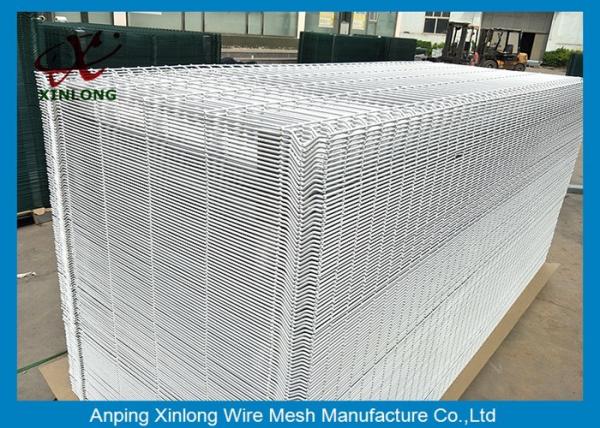 Electric Galvanized Wire Mesh Fence Square Shape For Home Eco Friendly