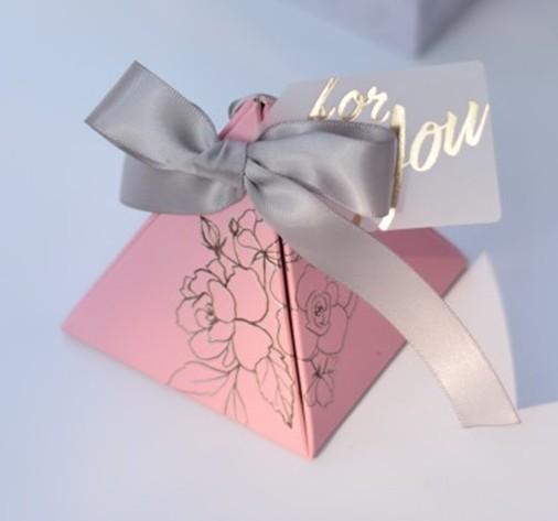 Cajas de recuerdo de boda piramidales azul niebla premium con patrones florales dorados Embalaje de regalo de lujo para invitados