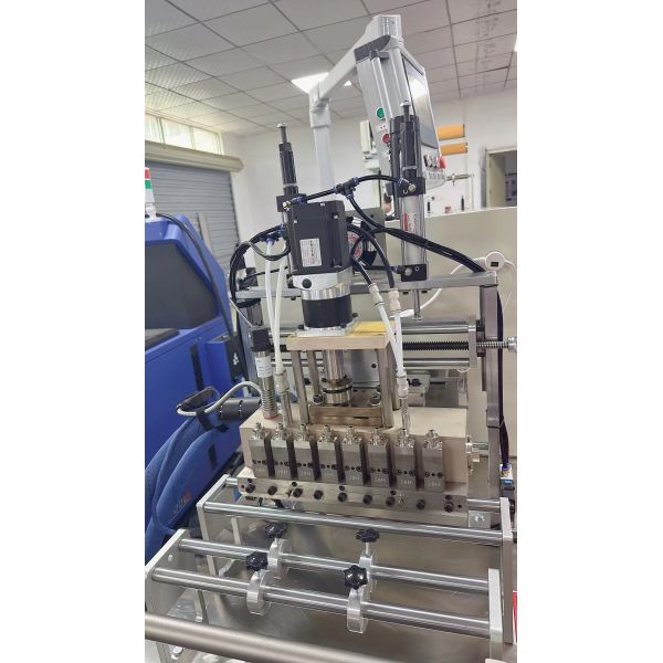 10-25m/Min Hook And Loop Back Adhesive Machine With Adjustable Heat And Pressure For Apparel And Footwear