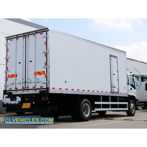 ISUZU FVR 240hp Refrigerated Box Truck Large Capacity 18 ton