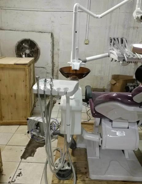 2/4 Holes Ergonomic Dental Chair Unit 24V Noiseless DC Motor
