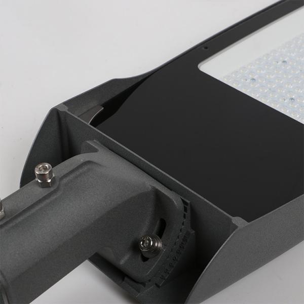 Efficacité lumineuse élevée de 60 watts Armature de lampe de rue LED personnalisée avec un boîtier de 30 watts