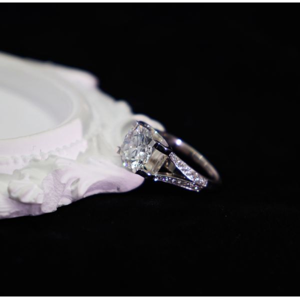 Bullhead 18K Gold Customized Fine Jewelry IGI GIA Lab Grown Diamond Engagement Wedding and Banquet Rings