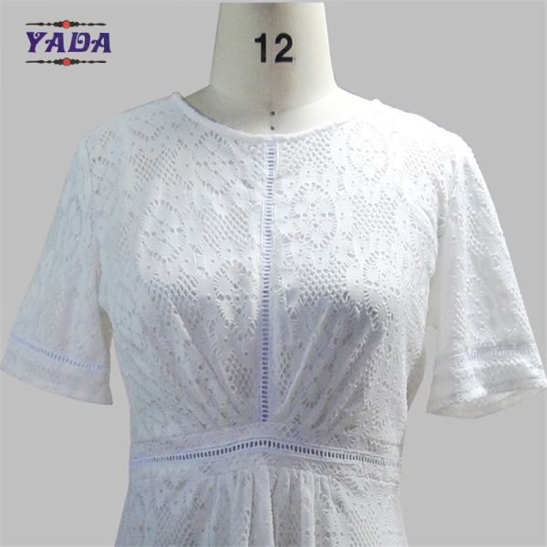 Une chemise en dentelle Kate Middleton, une robe plus taille pour femme, élégante.