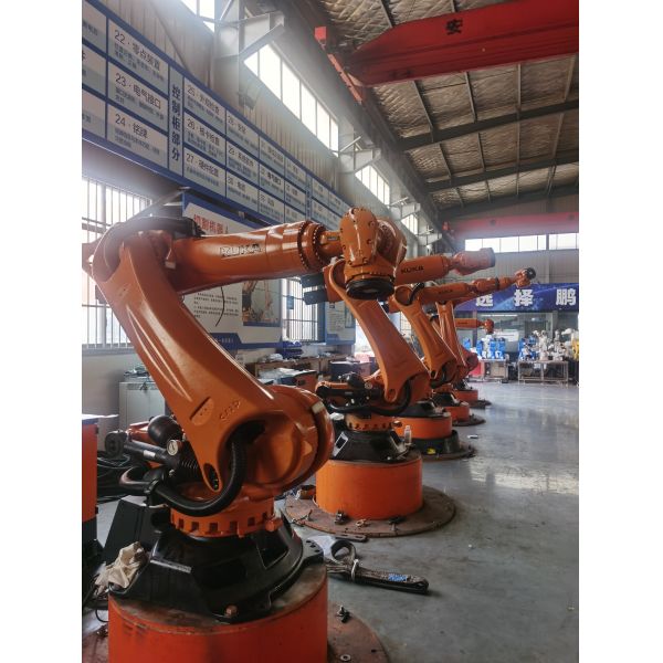Kuka KR270 R2700 Robot de palettisation industriel ultra utilisé KUKA 270 kg Charge utile 2700 mm Robot de soudage à point de portée