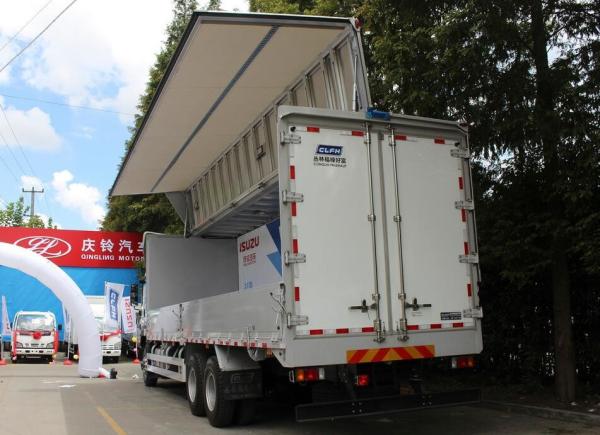 Isuzu Chassis Small Cargo Truck 6*4 5 Tons Wings Opaning Truck for Transporting Dry Cargo