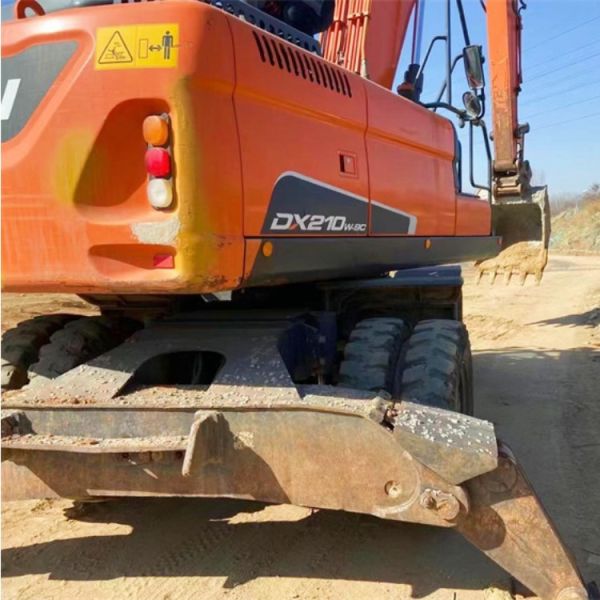 Longueur de transport 9,445m Doosan DX210W Excavateur d'occasion avec une capacité de seau de 0,92m3