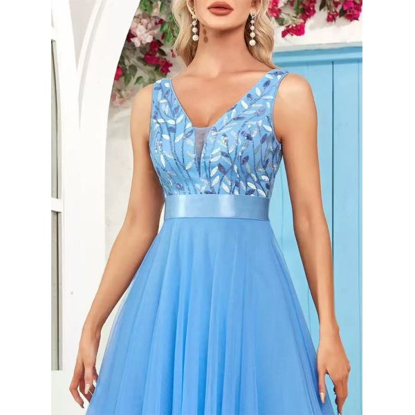 Elegant Embroidered Tulle Evening Gown – Sleeveless Long Dress with V-neckline for Weddings & Proms
