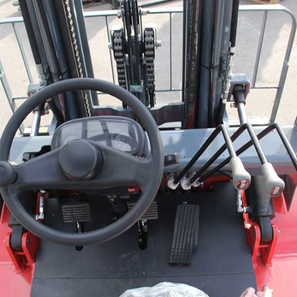 4 Ton Off Road Forklift Truck Diesel Power Automatic Transmission Triplex Container Mast