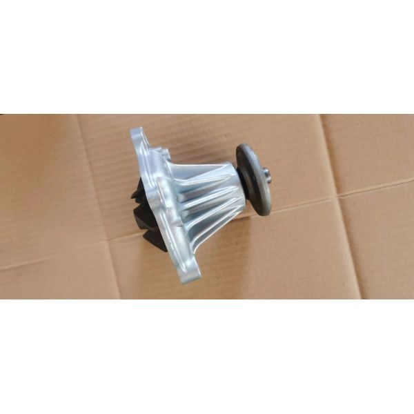 4ZD1 Pompe à eau 8970816241 Pickup à essence 4ZD1 Moteur TFR TFS Isuzu voiture Pompe à eau en aluminium 6 Blade Impeller