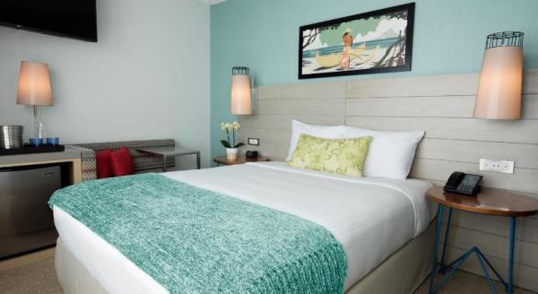 Pattaya resort hotel fixed hotel furniture used melamine board bedroom furniture set with cabinets and fabric hotel sofa