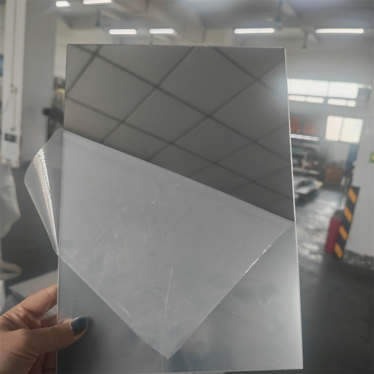 Shatterproof Acrylic Full Length Body Mirror Frameless Plastic Mirror Sheets Self Adhesive Wall Decor HD Reflection