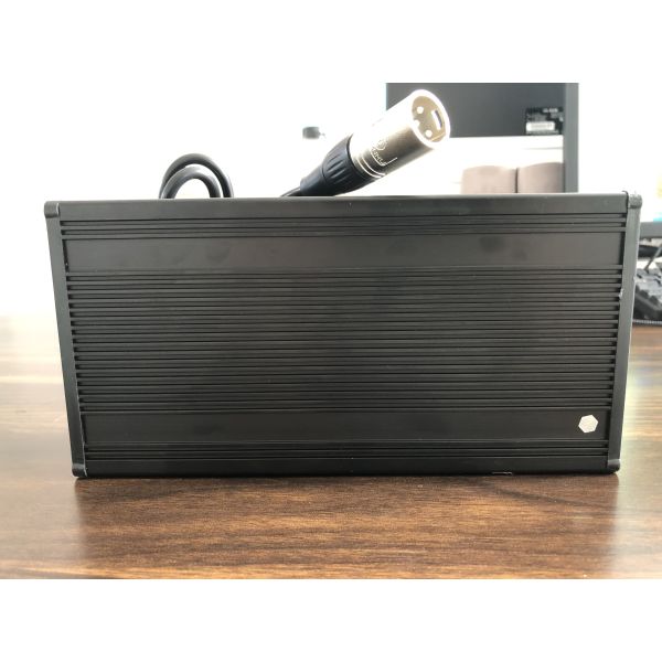 Sobre cargador de batería actual de la protección 300W 73.5V 4A Smart Ebike