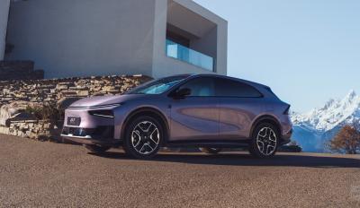 2026 XPENG G7 Smart Family SUV with Super Range Extender 800V High-Voltage Platform and Qualcomm Snapdragon 8295P