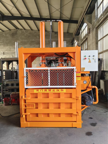 Portable Hydraulic Waste Baler Recycling Machinery Movable With Wheels Compact And Lightweight