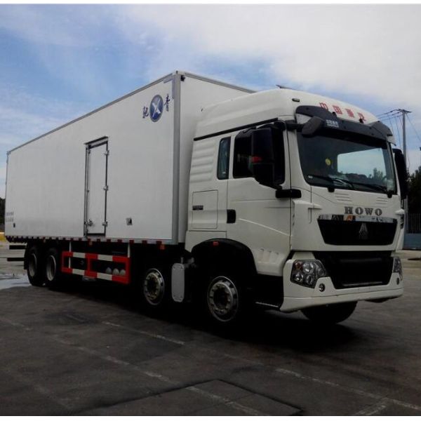 light weight HOWO t5g 8x4 man engine 340 hp 34 ton meat fish reefer truck