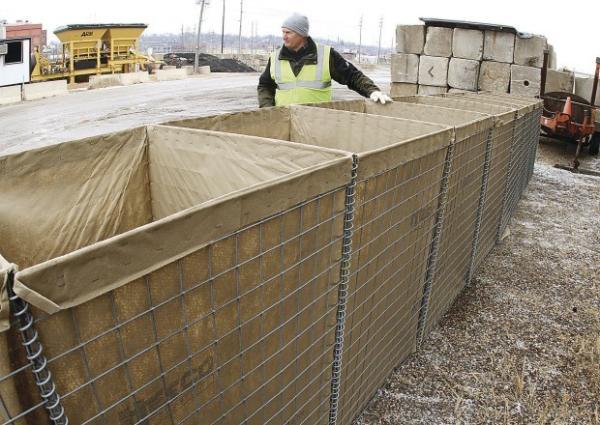 Q235 Mold Resistant Tubular Steel Fence Humid Climate Use