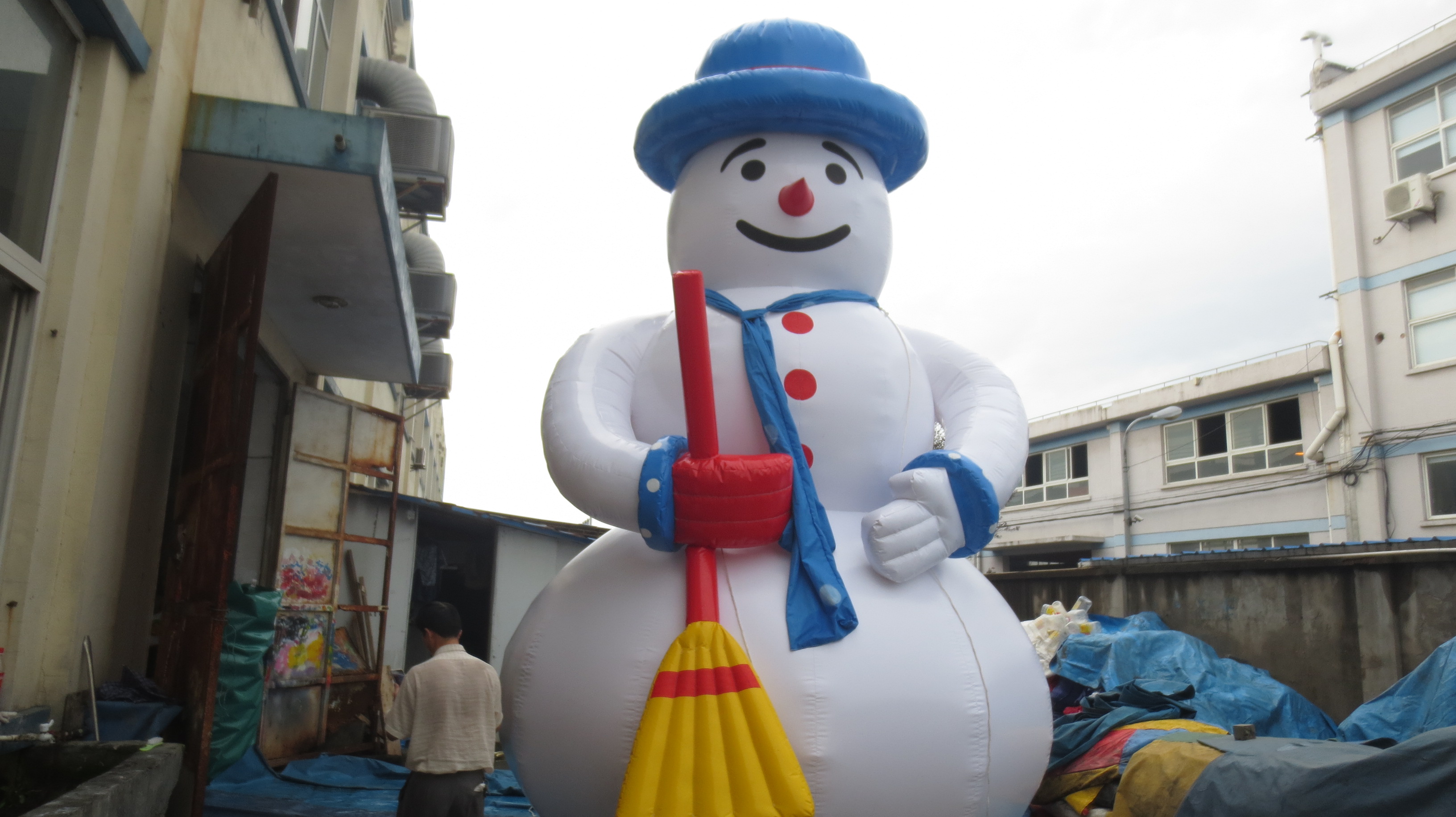 High Quality Christmas  Advertising Inflatable Cartoon /Outdoor Christmas Inflatable Snowman for Holiday Decorations