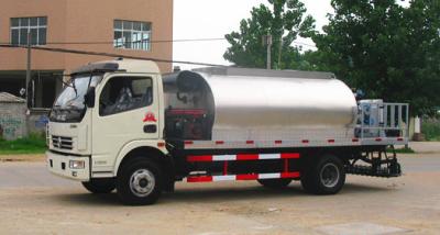 High Performance Bitumen Sprayer Truck , Asphalt Distributor Truck 6300x2080x2400 Mm