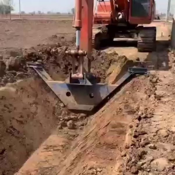 Small Trench Digging Machine Trenching Machine Channel Lining Machine 2500KG Weight